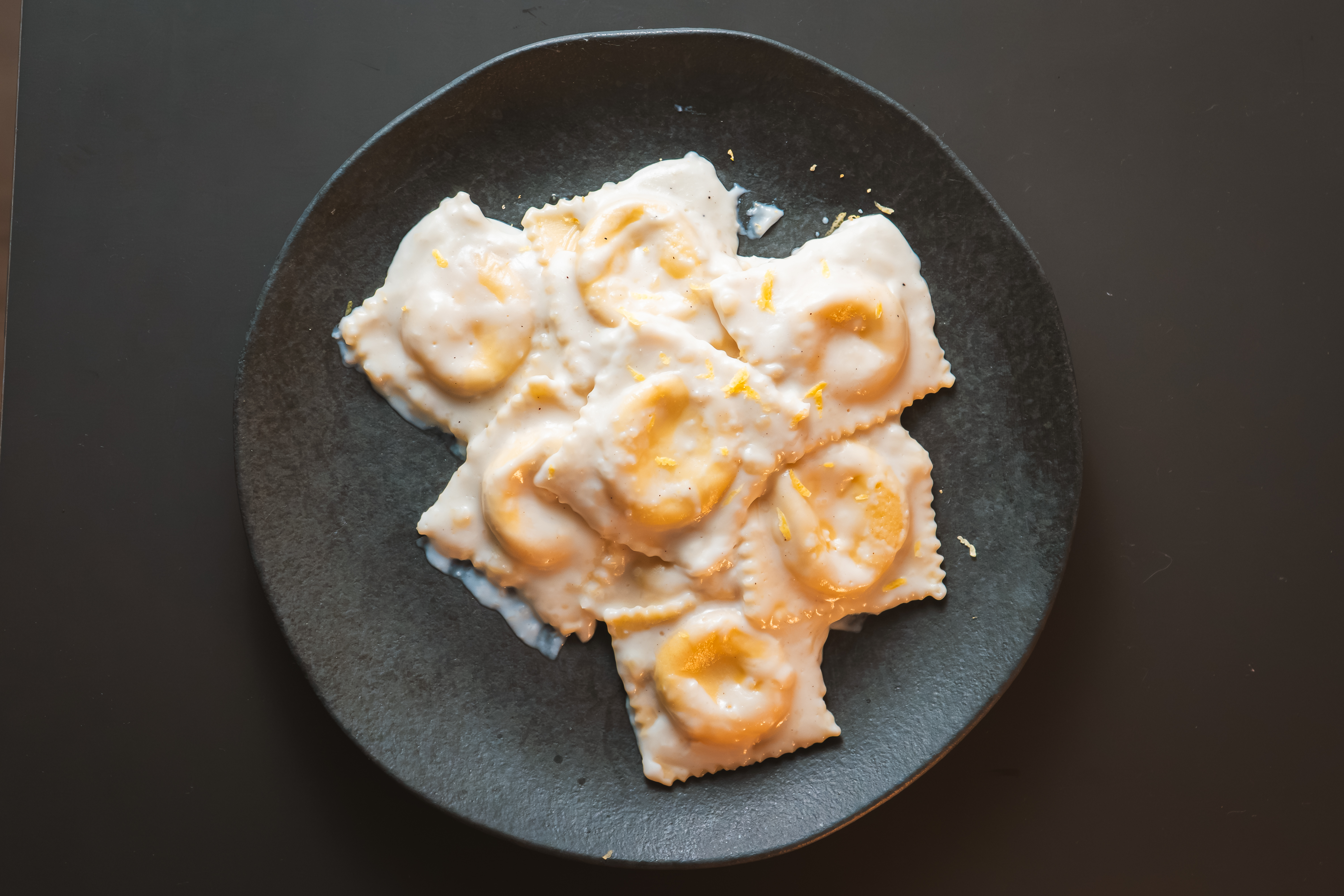 Ravioli de Búfala com Raspas de Limão Siciliano
